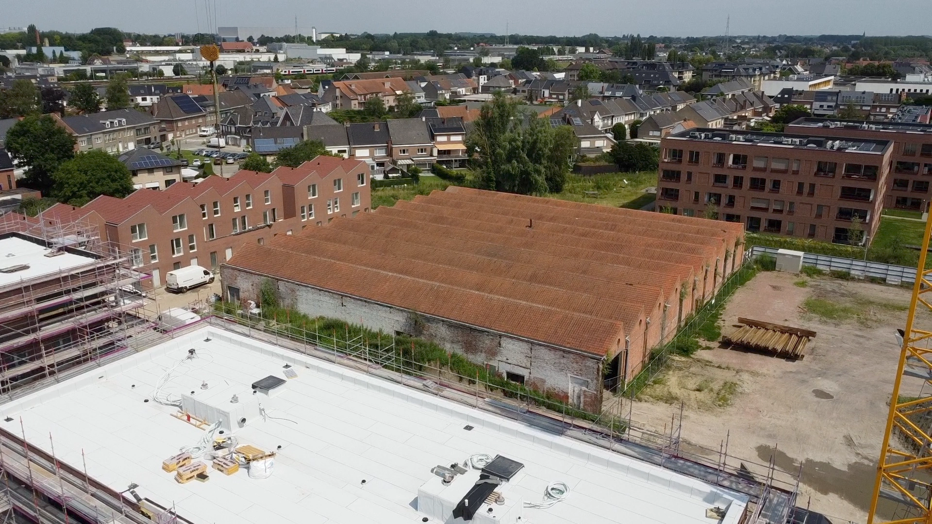 Van bovenaf gezien: de centrale loods van de voormalige fabriekssite saffre-frères